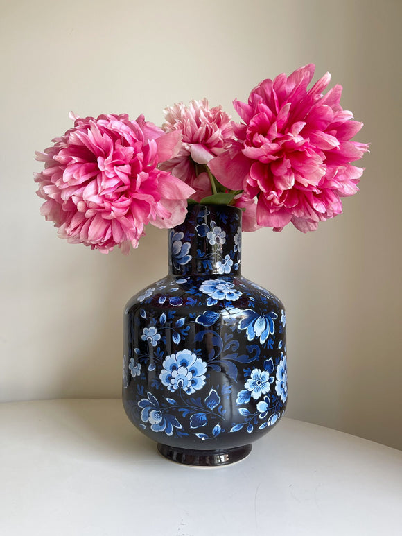 Vase with Tulips Delfts Blue