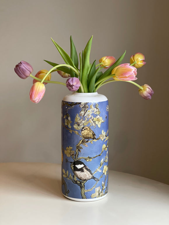 Products Vase Cylinder Birds van Gogh with fresh tulips