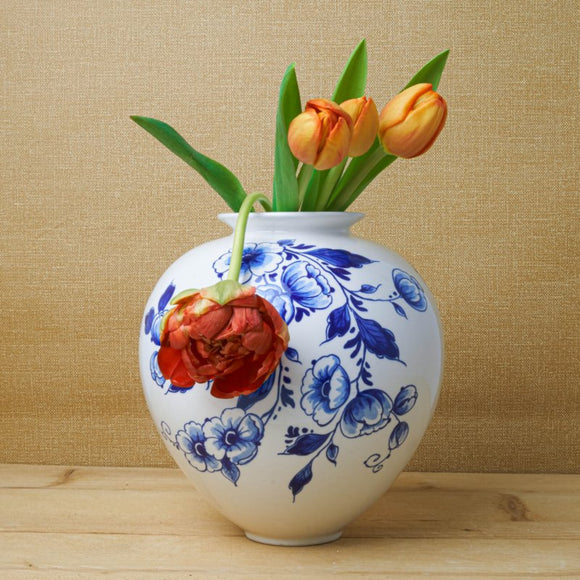 Heinen Delfts Blue Vase Ball Flower Large with Tulips